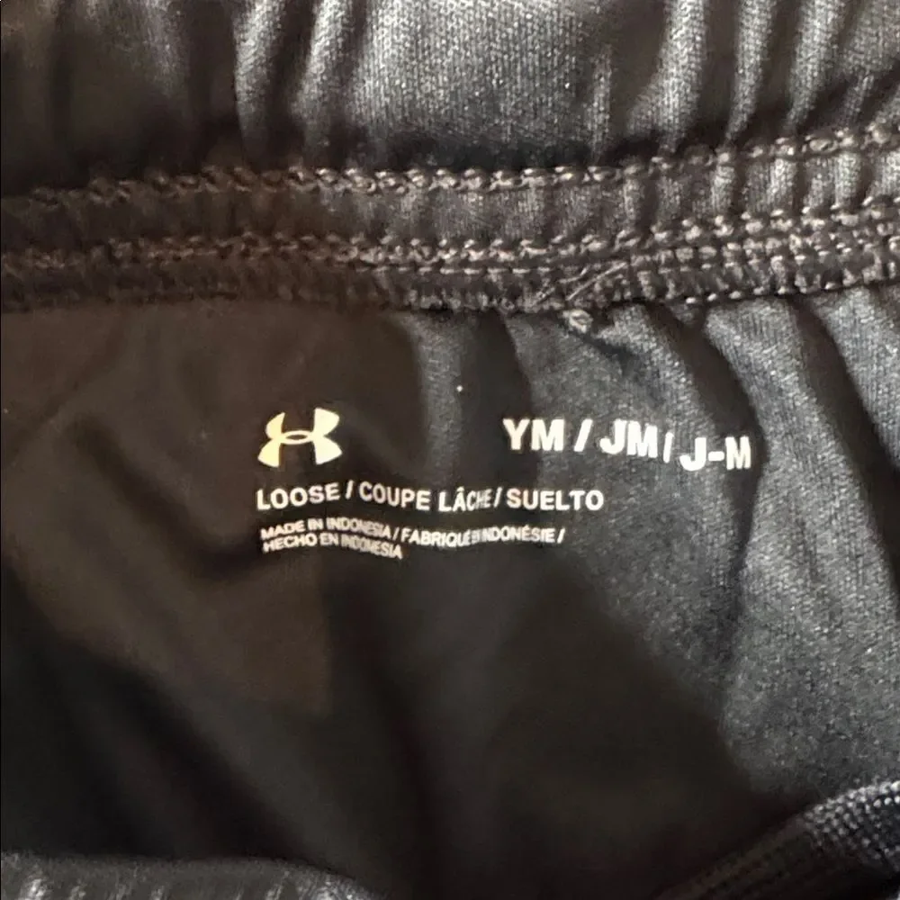 Under Armour Boys Sport Shorts Loose Fit Pockets Drawstring Waist Size M NWT